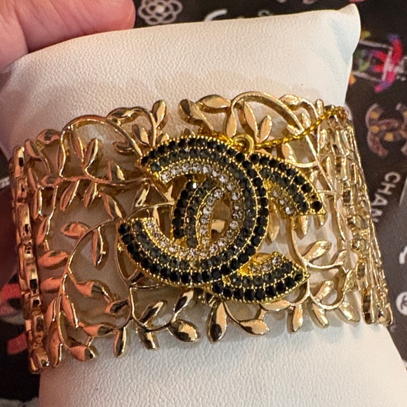 Chic Black and Gold Bracelet SAVED FOR MIRABELLA - Picture 6 of 6